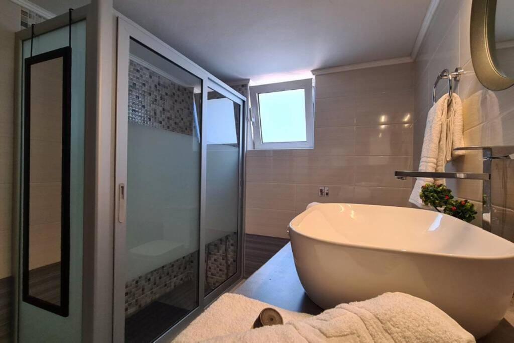 Modern Central Αpt 500M From The Beach. خانيا المظهر الخارجي الصورة